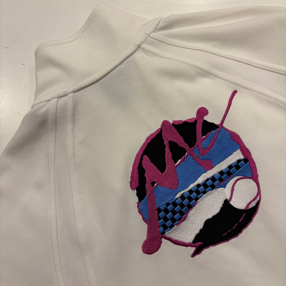 [L] 00s 나이키 x 존메켄로 화이트 트랙 자켓 백 프린팅 C131 상품이미지10