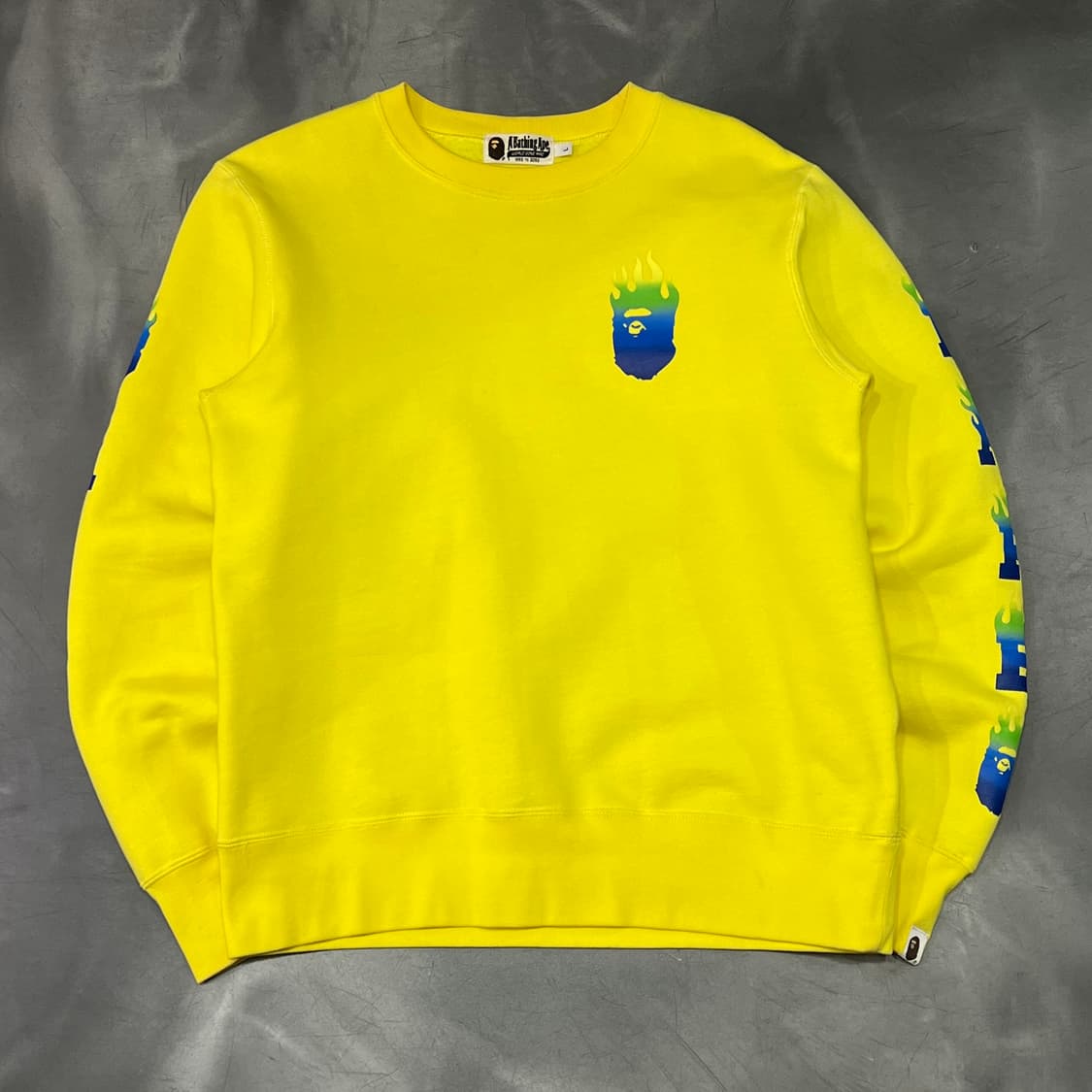  베이프 플레임 맨투맨 y15840 상품이미지1