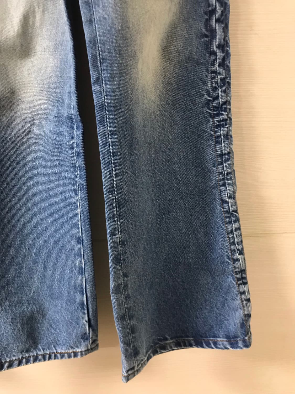 NEVERSEEZ Side Seam Pleated Washed Jeans 상품이미지5