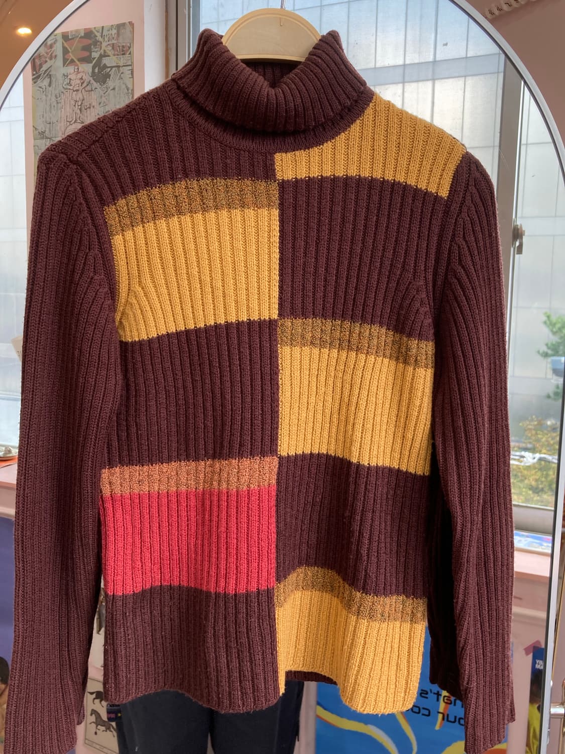 브라운 배색 패턴 목폴라 니트 상품이미지2