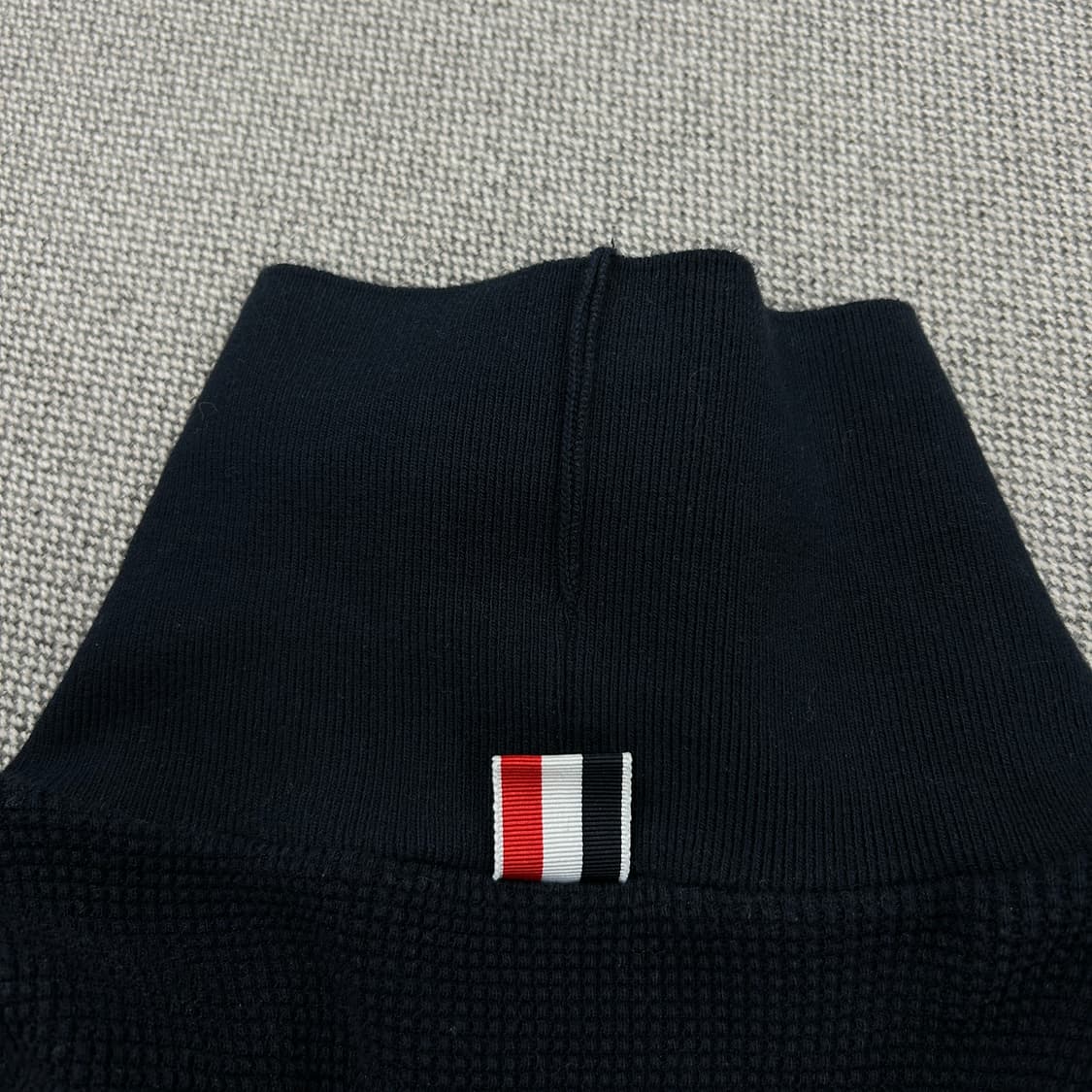 톰브라운 네이비 터틀넥 와플 니트(4) 상품이미지7