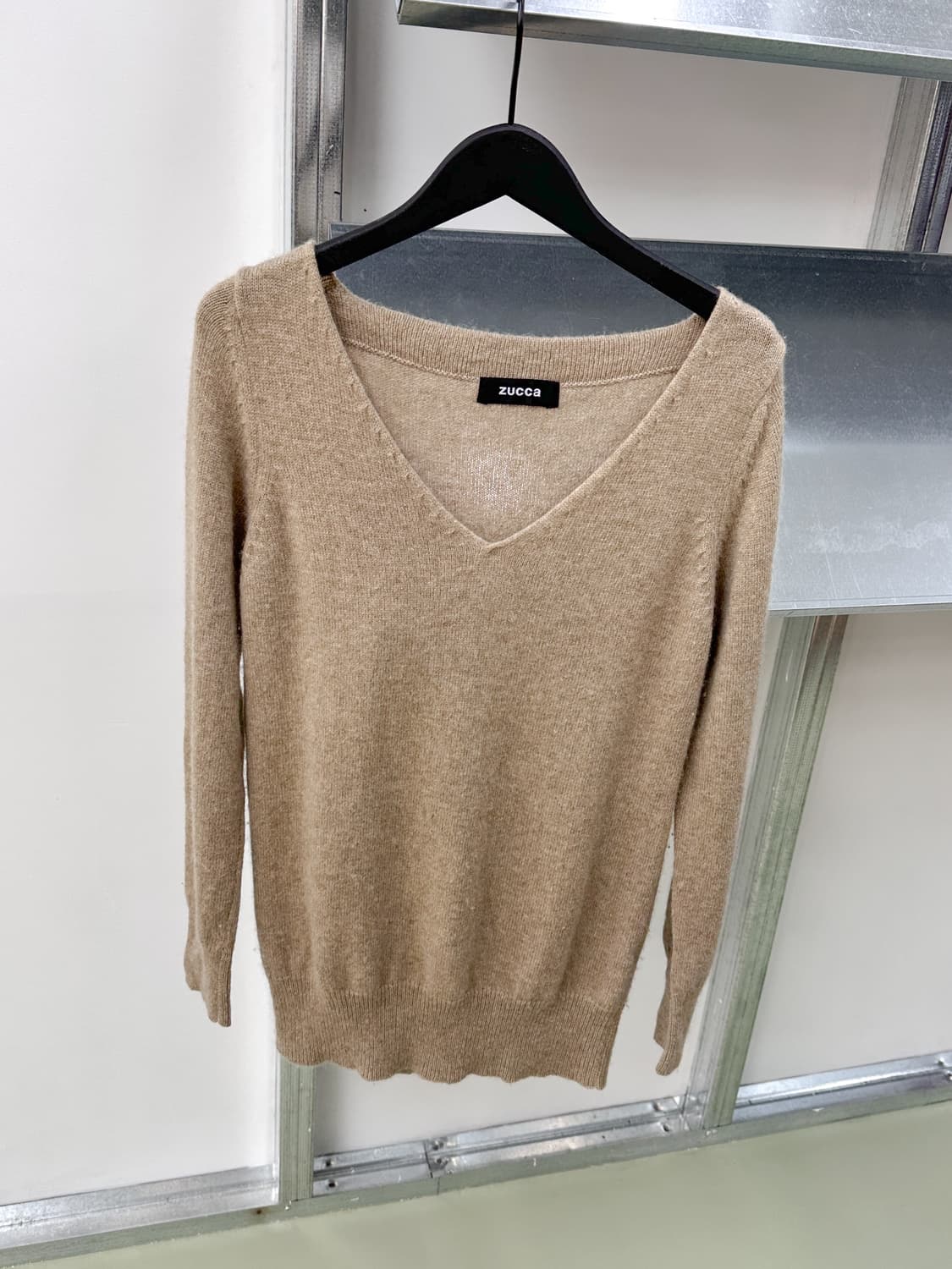 zucca beige deep v neck knit 상품이미지3