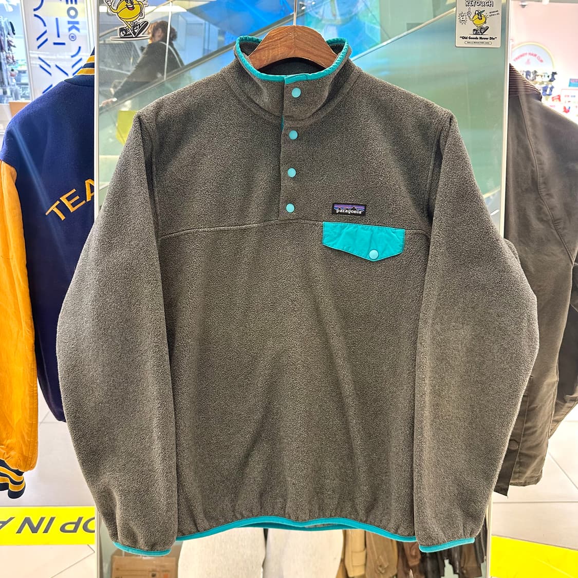 파타고니아 신칠라 스냅티 ’차콜/민트‘ 상품이미지1