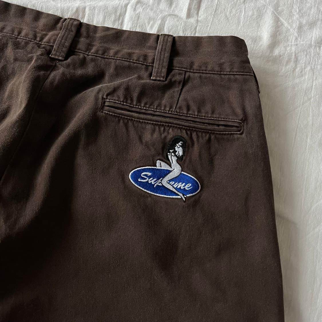 슈프림 핀업 치노 팬츠 브라운 상품이미지1