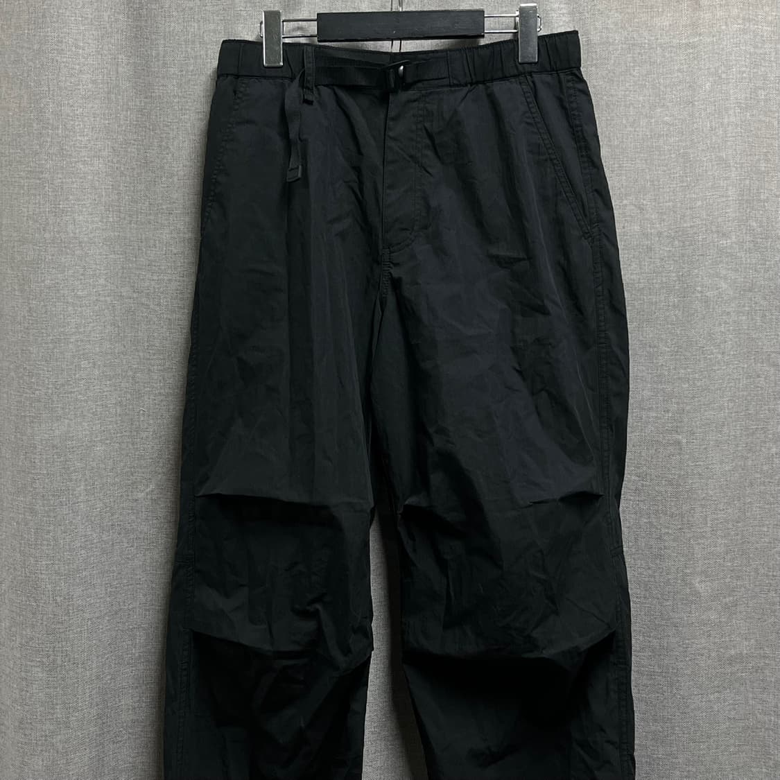 [30/밴딩] 무신사 스탠다드 블랙 파라슈트 조거팬츠 상품이미지2