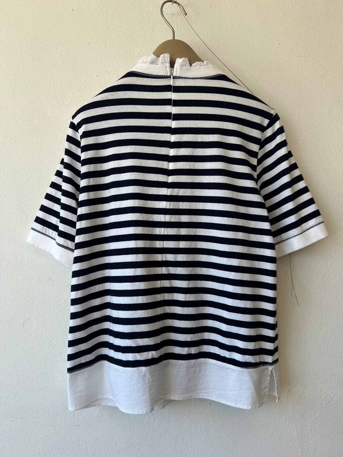 손정완 여성 네이비 스트라이프 레이스배색 반팔티셔츠 상품이미지3
