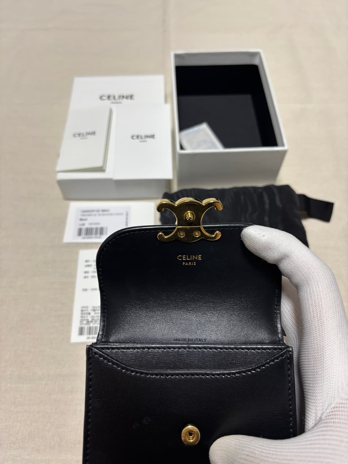 셀린느 트리옹프 카프스킨 플랩 지갑  상품이미지6