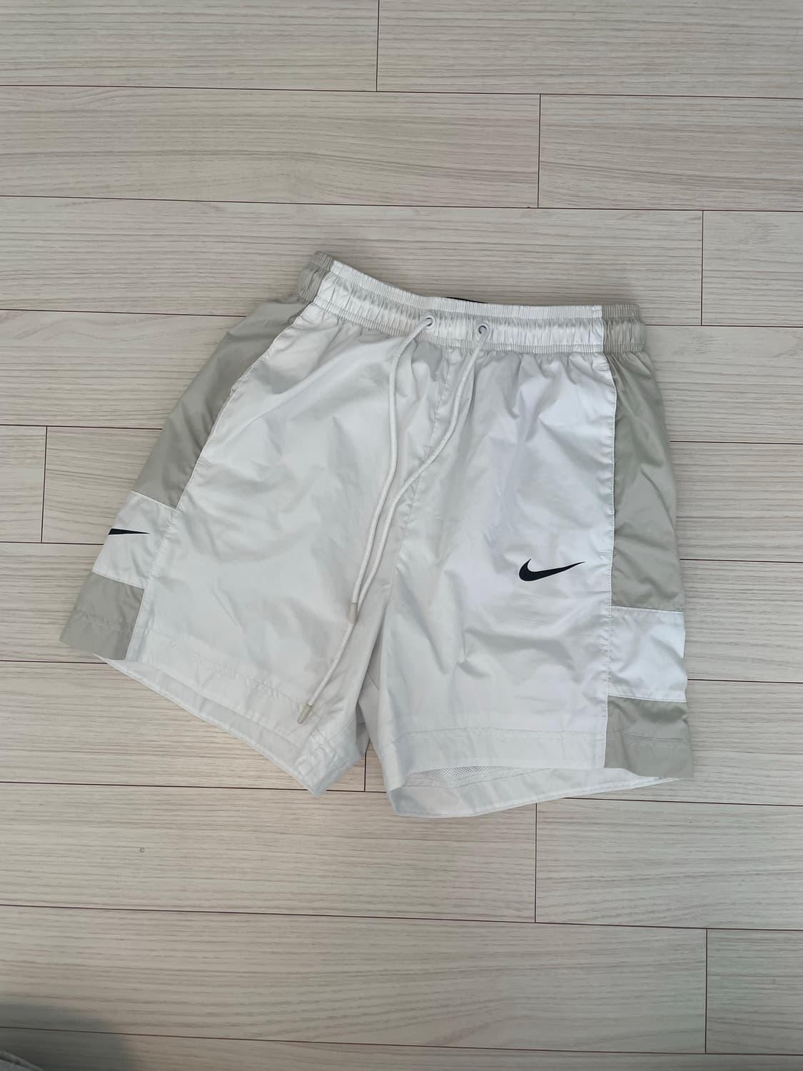 나이키 에센셜 하이라이즈 쇼츠 상품이미지2