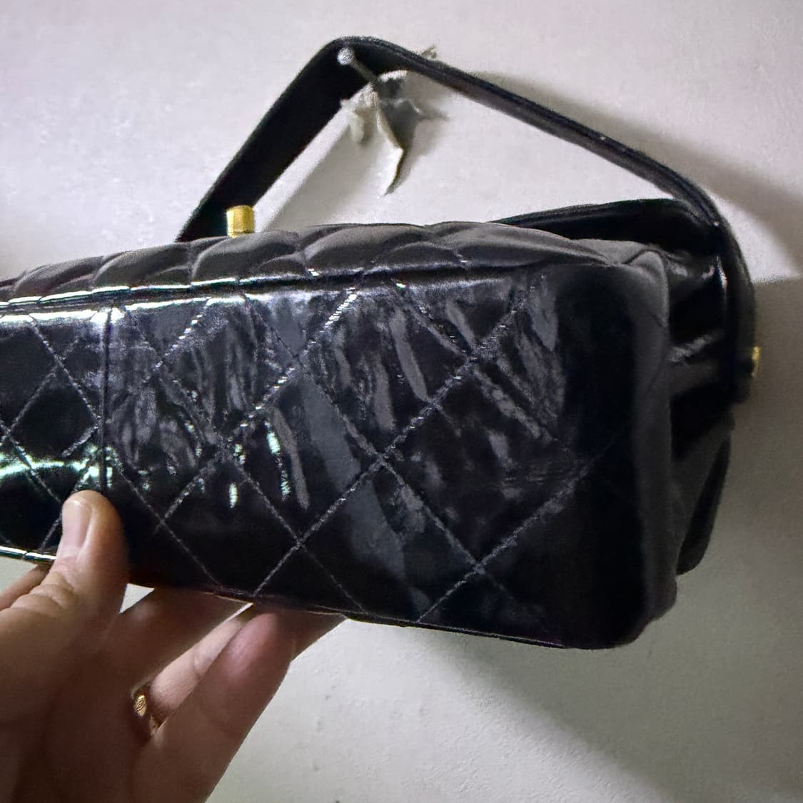 샤넬 블랙 페이던트 퀼팅 CC 양면 숄더백 상품이미지4