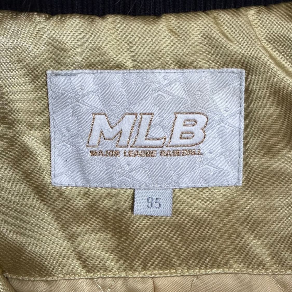 Mlb 뉴욕양키즈 y2k 글로시 패딩 v1575 상품이미지6