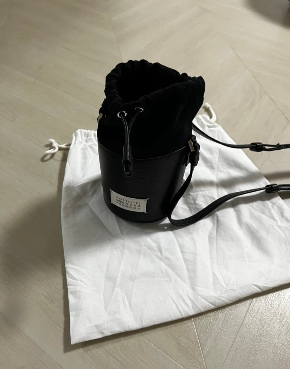 메종 마르지엘라 버킷백 블랙 상품이미지1