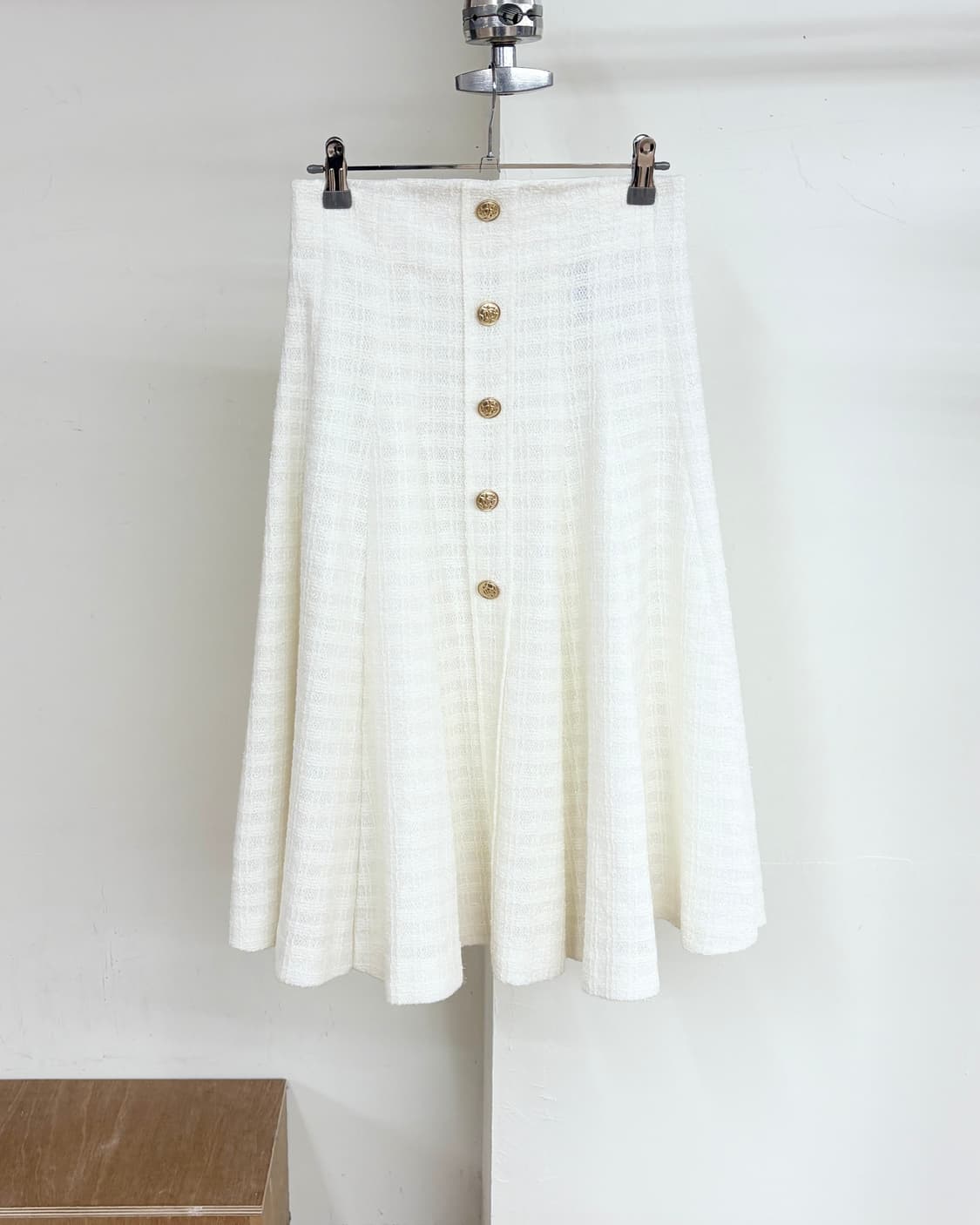 오브제 화이트 버튼 플레어 트위드 스커트 상품이미지1