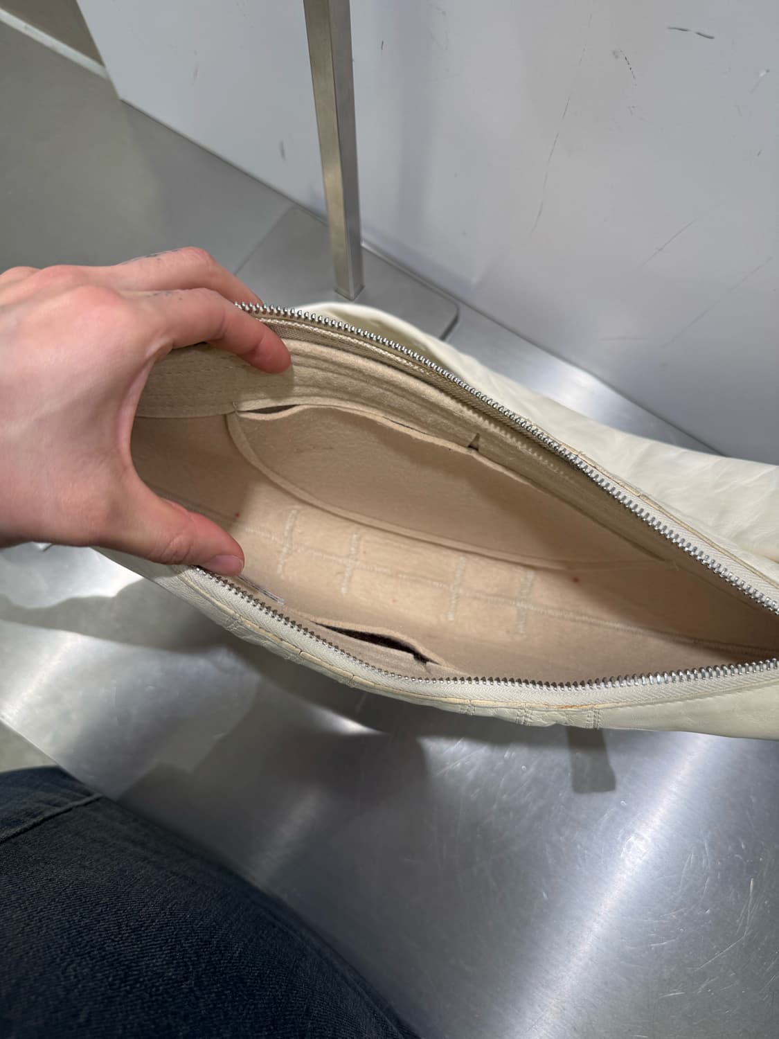 르메르 크로아상백 아이보리 스몰 상품이미지10