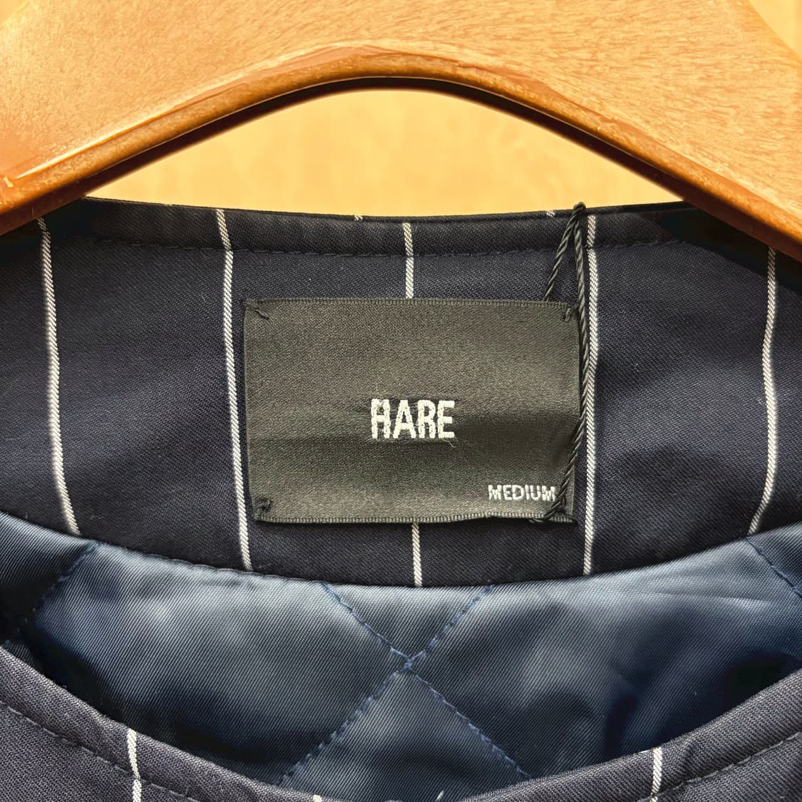 하레 노카라 라운드넥 라이트 자켓 스트라이프 패턴 포켓 디테일 네이비 상품이미지6