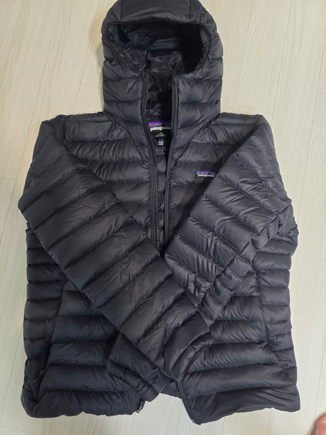 파타고니아 다운스웨터 후디 블랙 L 상품이미지1