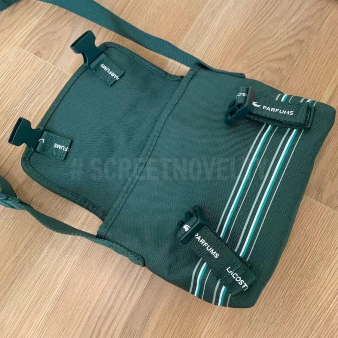  라코스테 퍼퓸 크로스바디백 메신저백 그린 상품이미지1