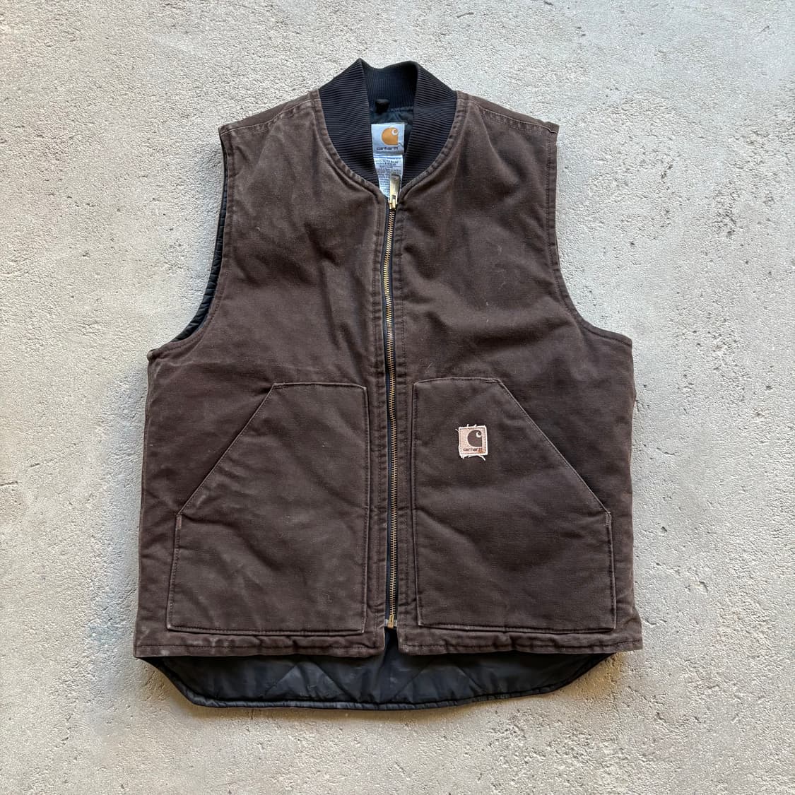 칼하트 V02 다크브라운 퀼티드 라인 베스트 상품이미지1