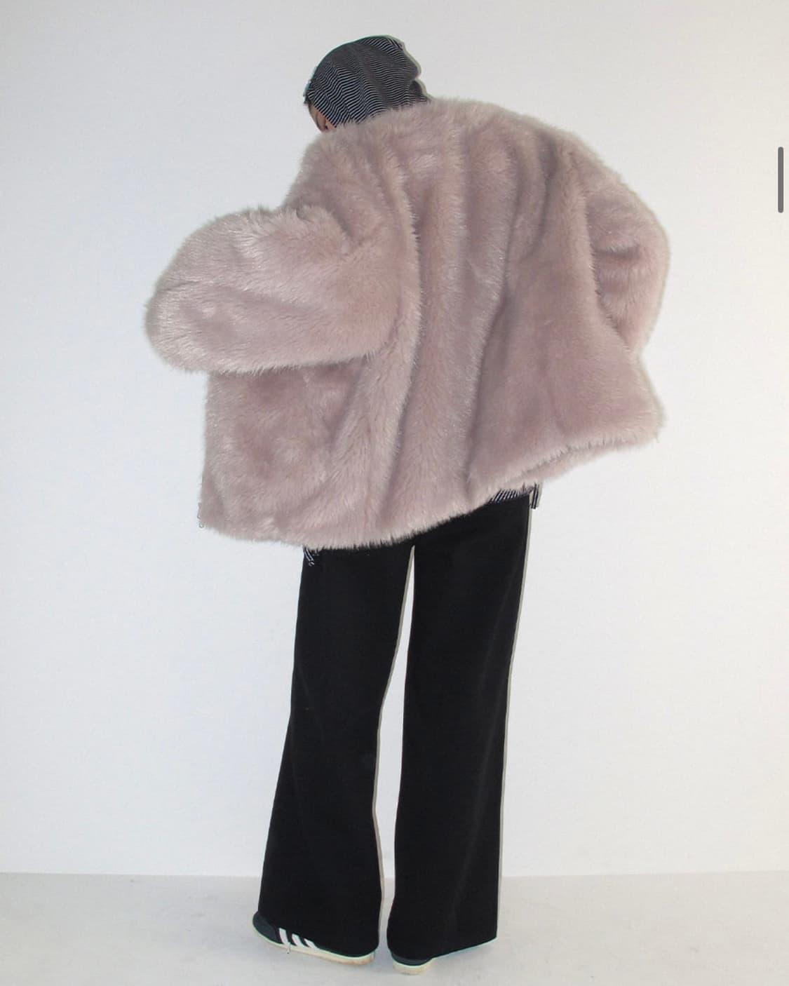 론론 퍼자켓 INNER POINTED FLUFFY FUR JACKET 상품이미지7