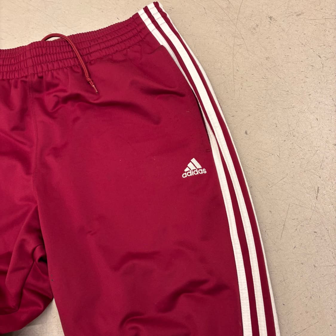 아디다스 이큅먼트 레드 트레이닝 팬츠 상품이미지2