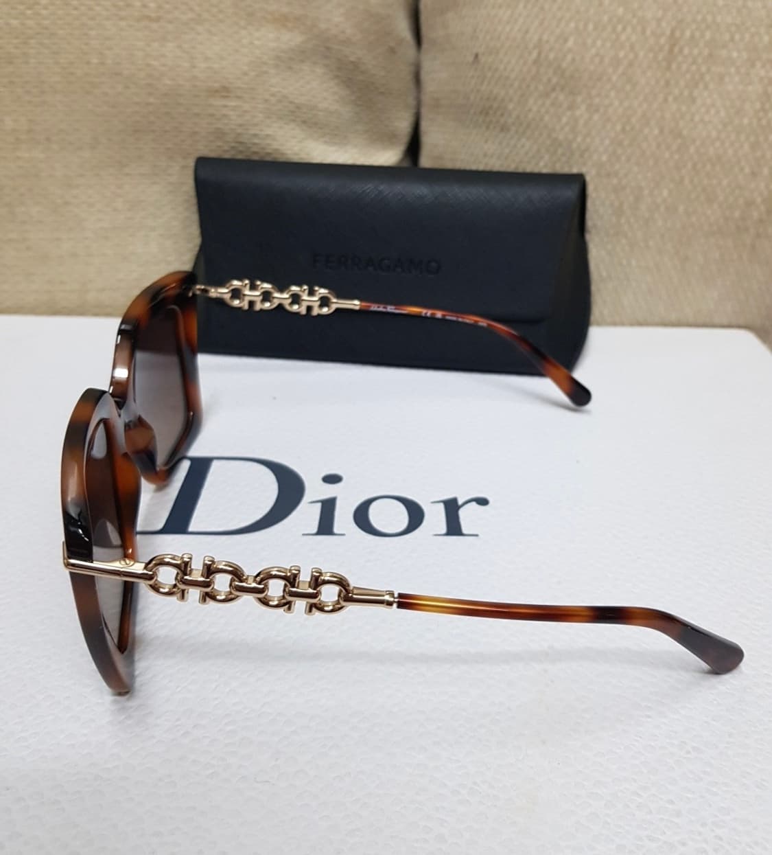 페라가모 선글라스(새상품 풀박스) 상품이미지4