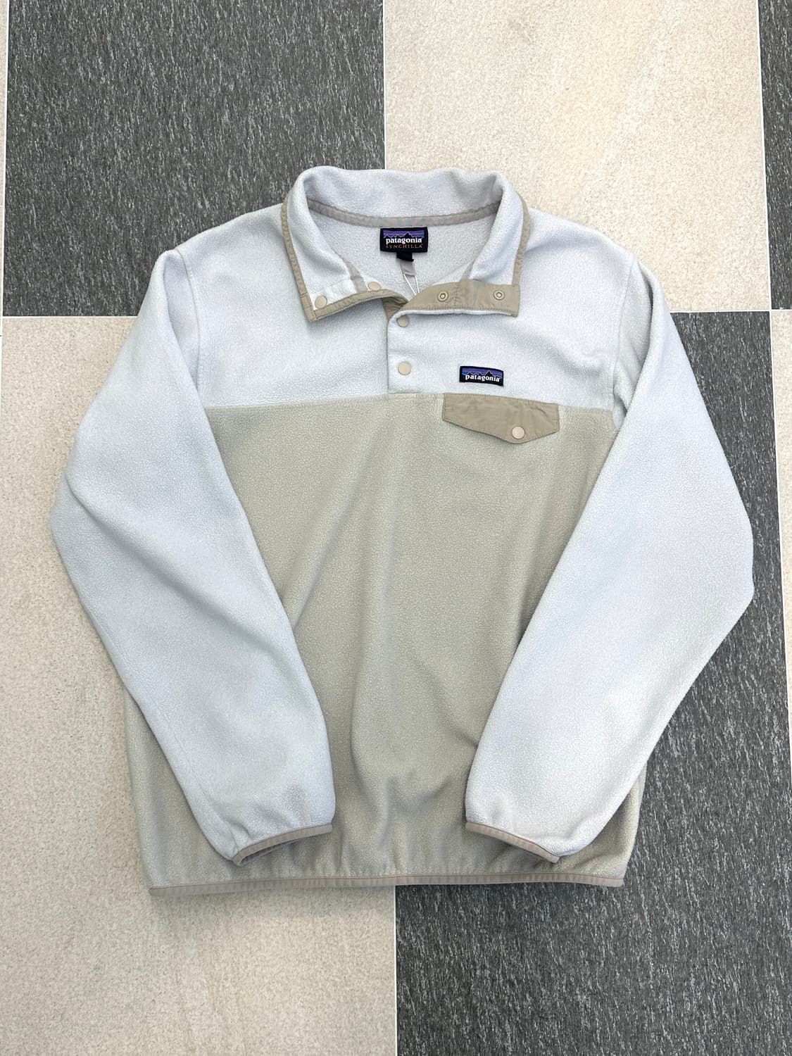 파타고니아 신칠라 그레이/베이지 스냅 플리스 상품이미지5