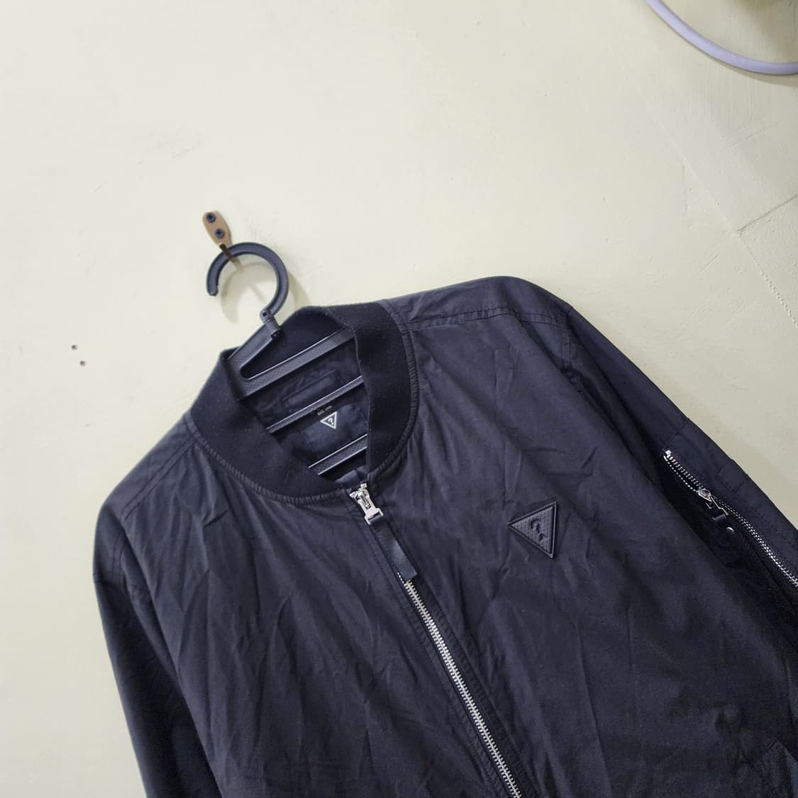 [XL] GUESS 블랙 MA-1 항공점퍼 상품이미지2