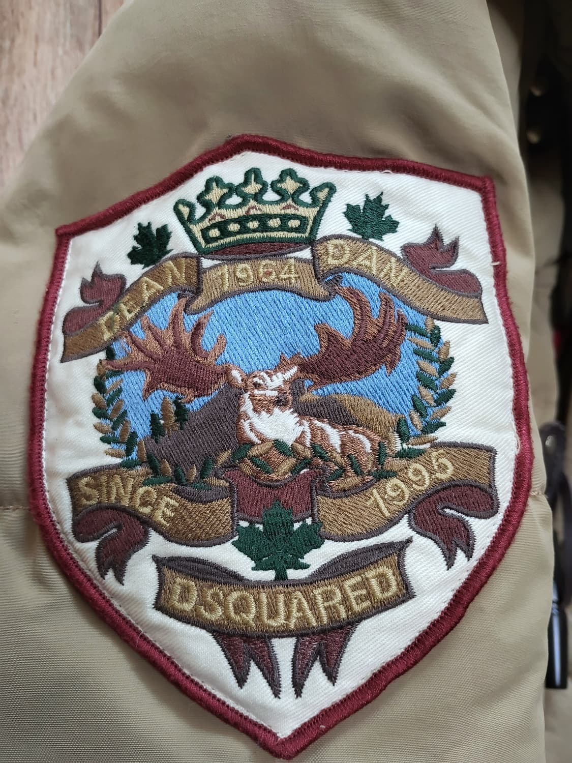 디스퀘어드 더블라쿤 방패패딩 상품이미지6