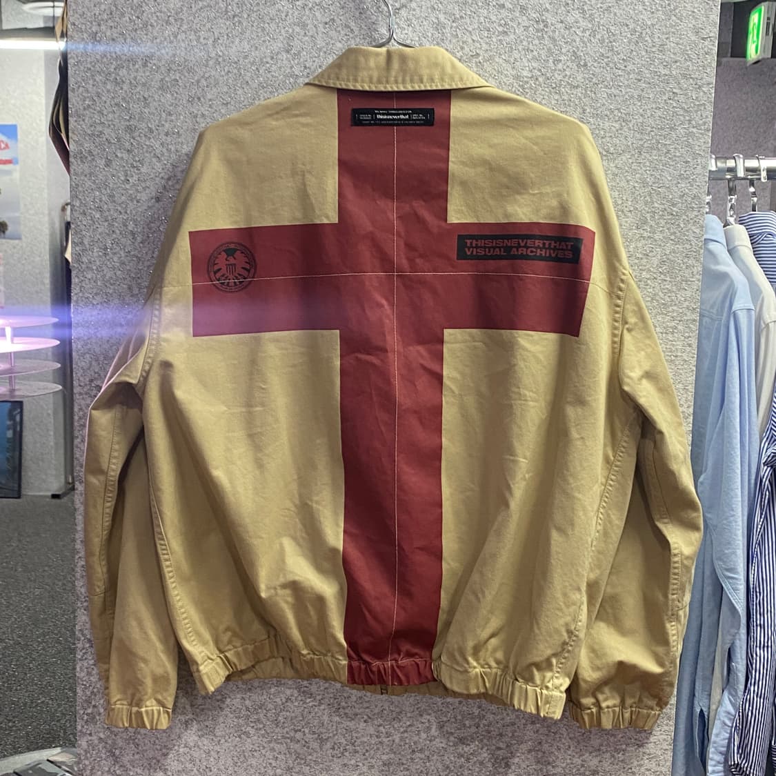 디스이즈네버댓 빅로고 베이지 스윙톱 자켓 B3198 상품이미지3