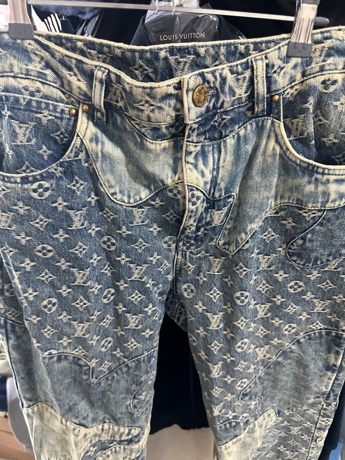 [31] 루이비통 니고 모노그램 데님 팬츠 상품이미지3