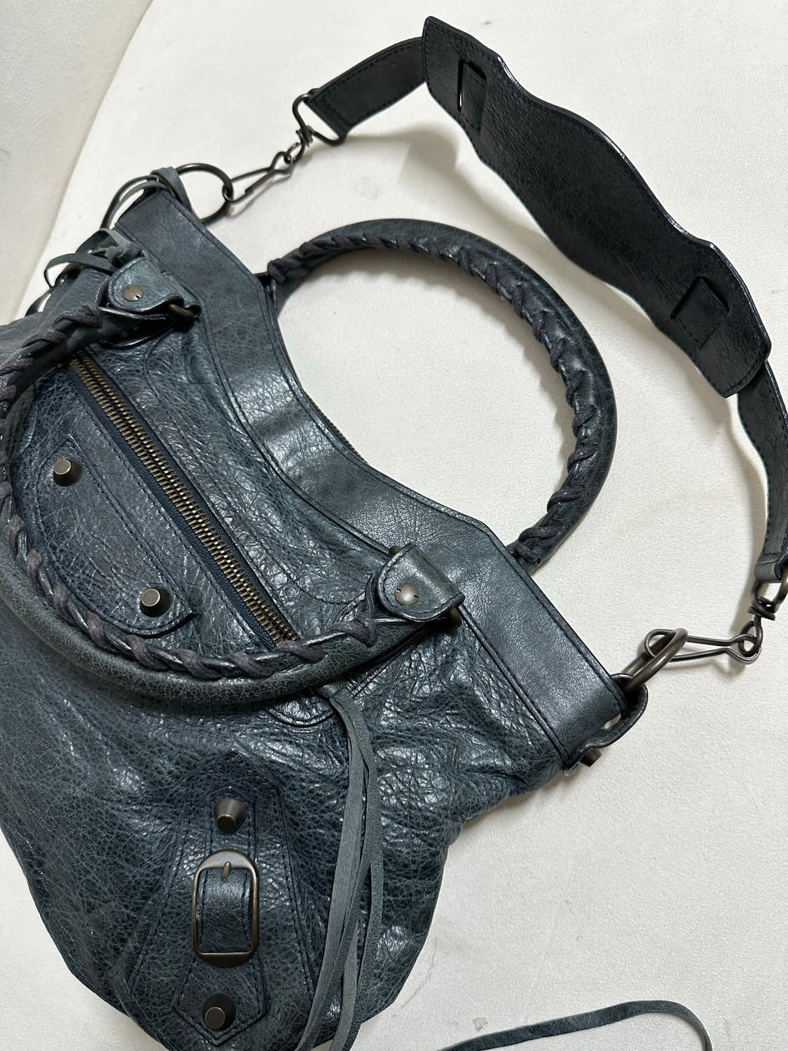 [A+ 정품] 발렌시아가 시티 모터백 퍼스트 다크그레이 상품이미지5