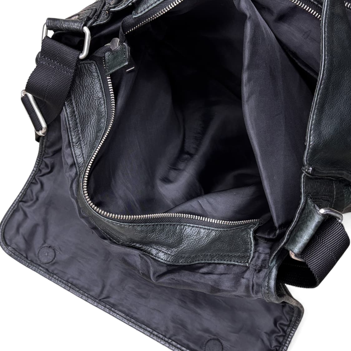 캘빈클라인 레더 메일 백 상품이미지5