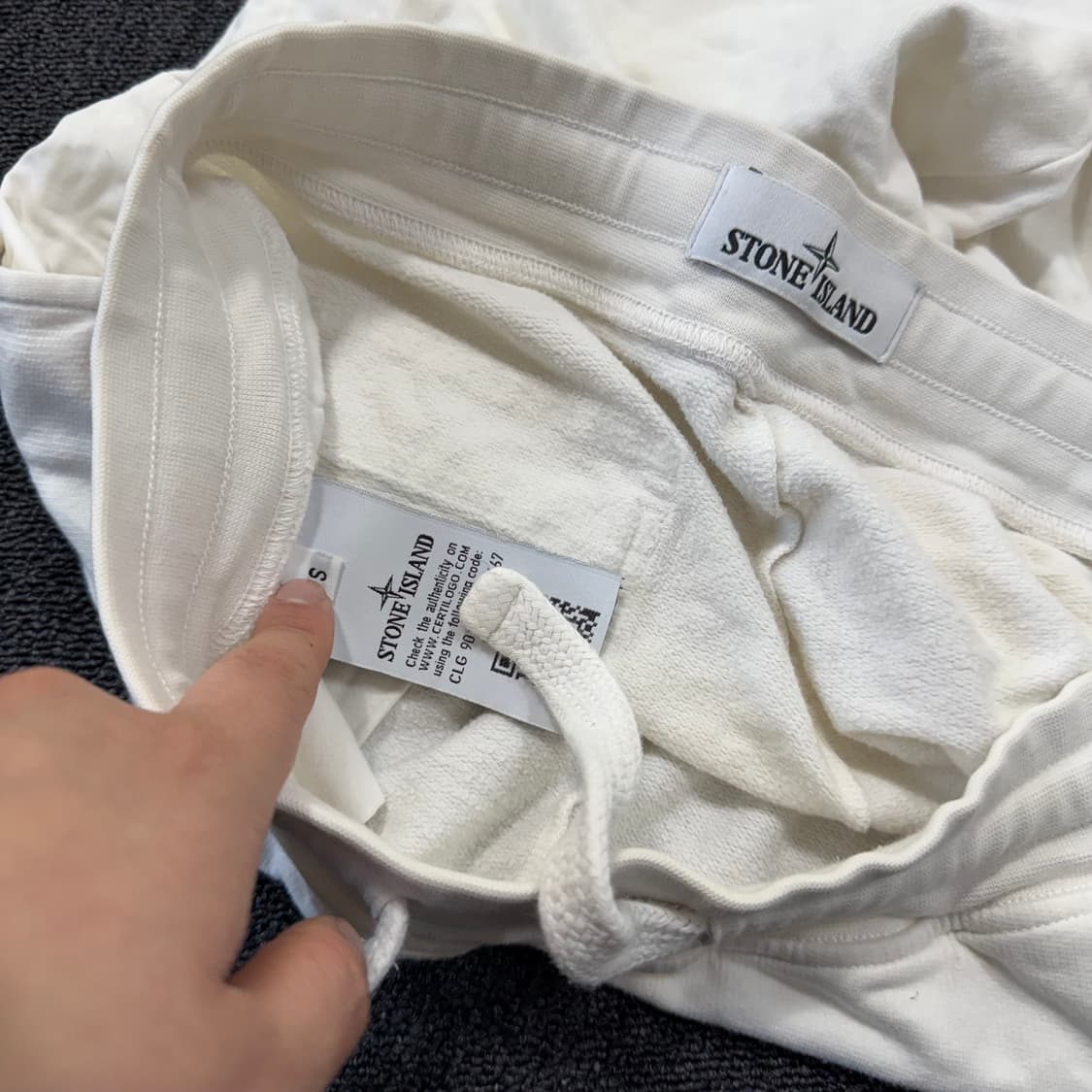 스톤아일랜드 화이트 자수패치 조거팬츠 상품이미지7