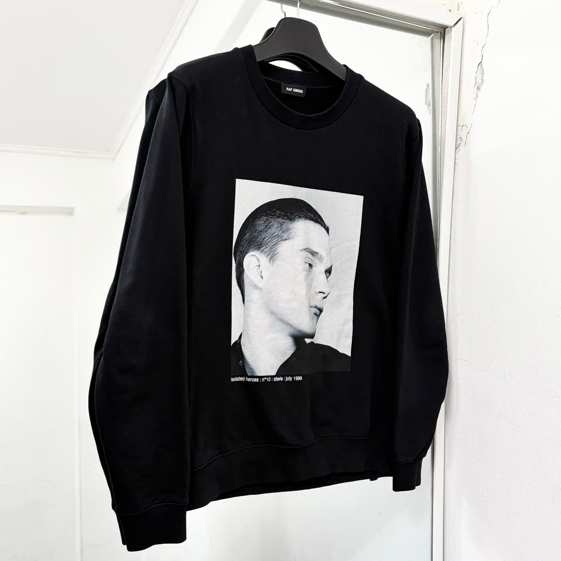 라프시몬스 아이솔레이트 맨투맨 상품이미지1