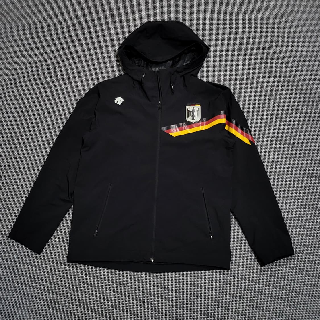 데상트 독일 바람막이 자켓 블랙 (100) 상품이미지1