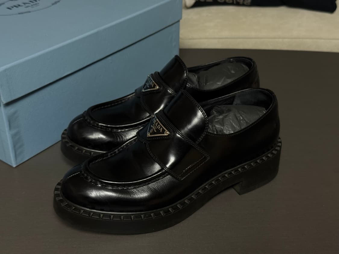 프라다 브러시드 가죽 로퍼 블랙(240사이즈) 상품이미지2