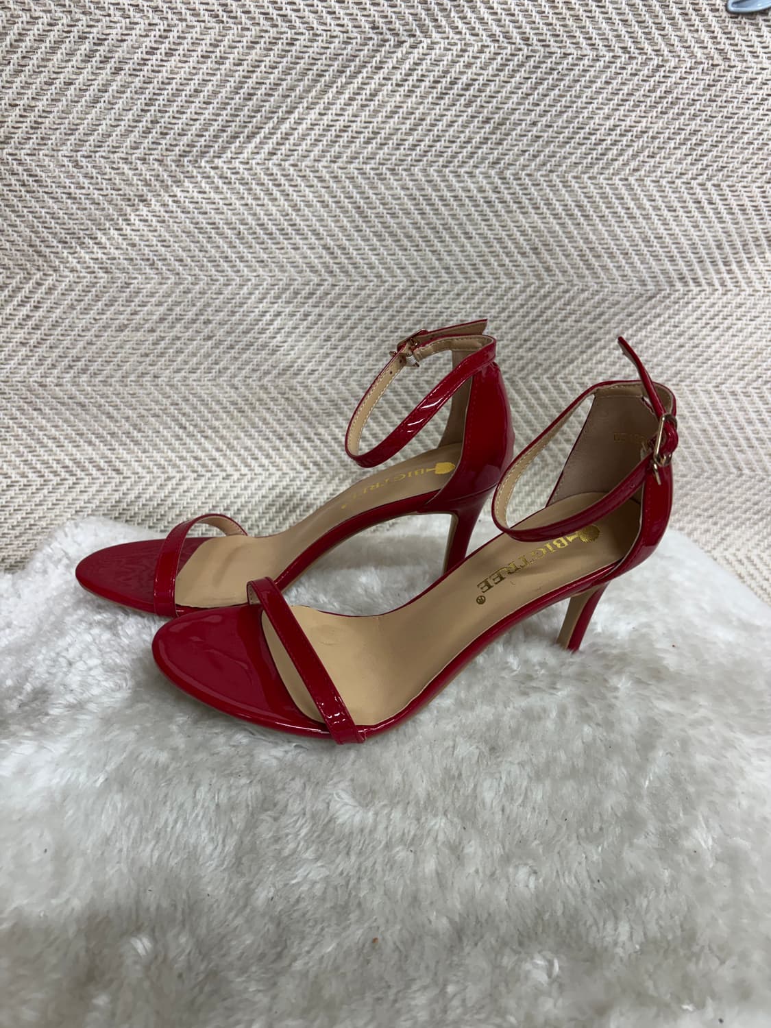 빅트리(BIGTREE)레드 에나멜 앵클 스틸레토 힐 스트랩 샌들 상품이미지2