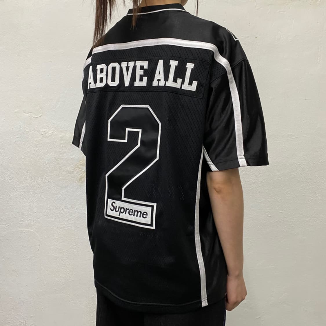 슈프림 21ss week13 블랙컬러 어보브 올 풋볼 매쉬 반팔 상품이미지2