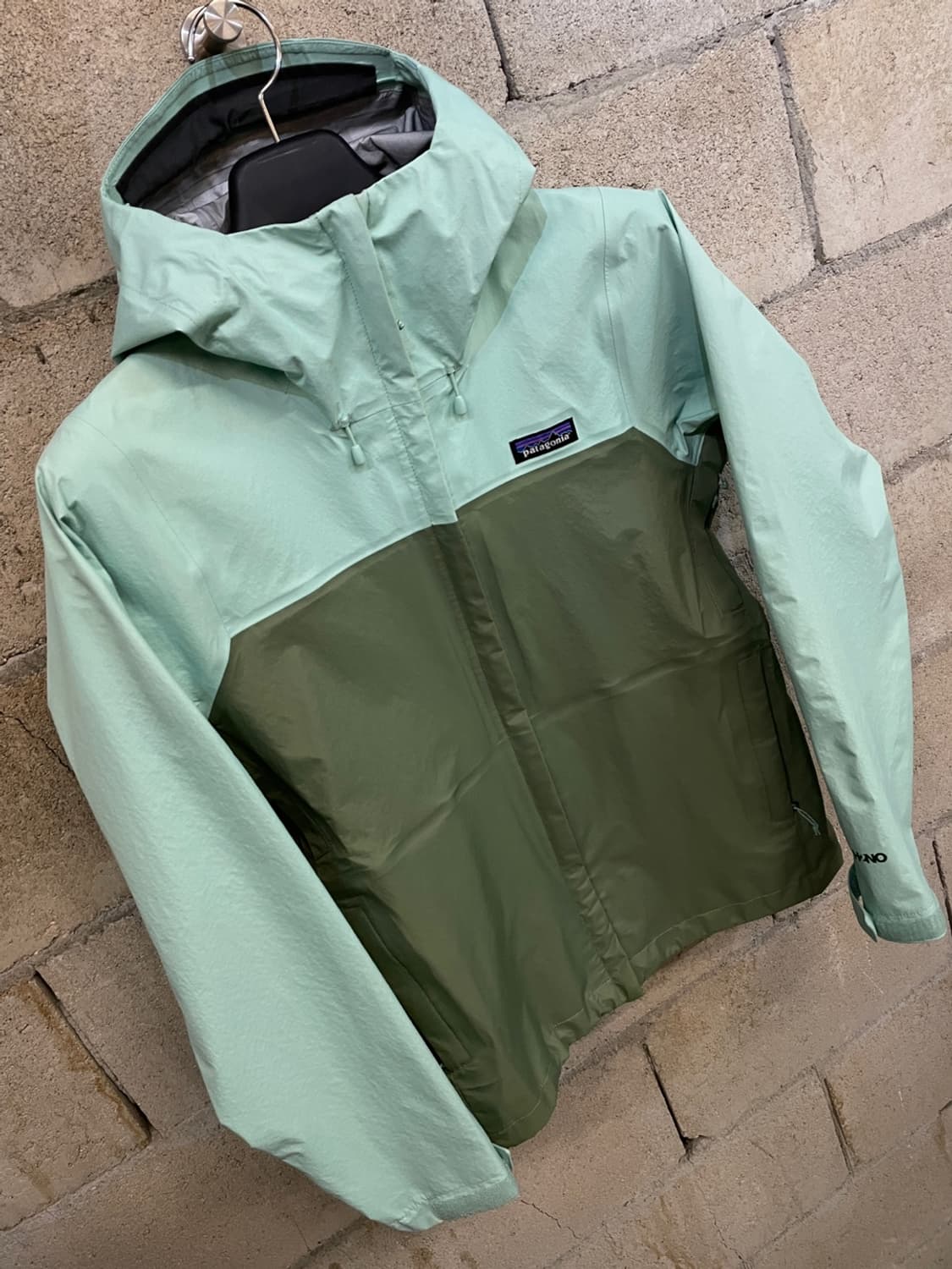 파타고니아 우먼 토렌트쉘 3L 레인 자켓 상품이미지3