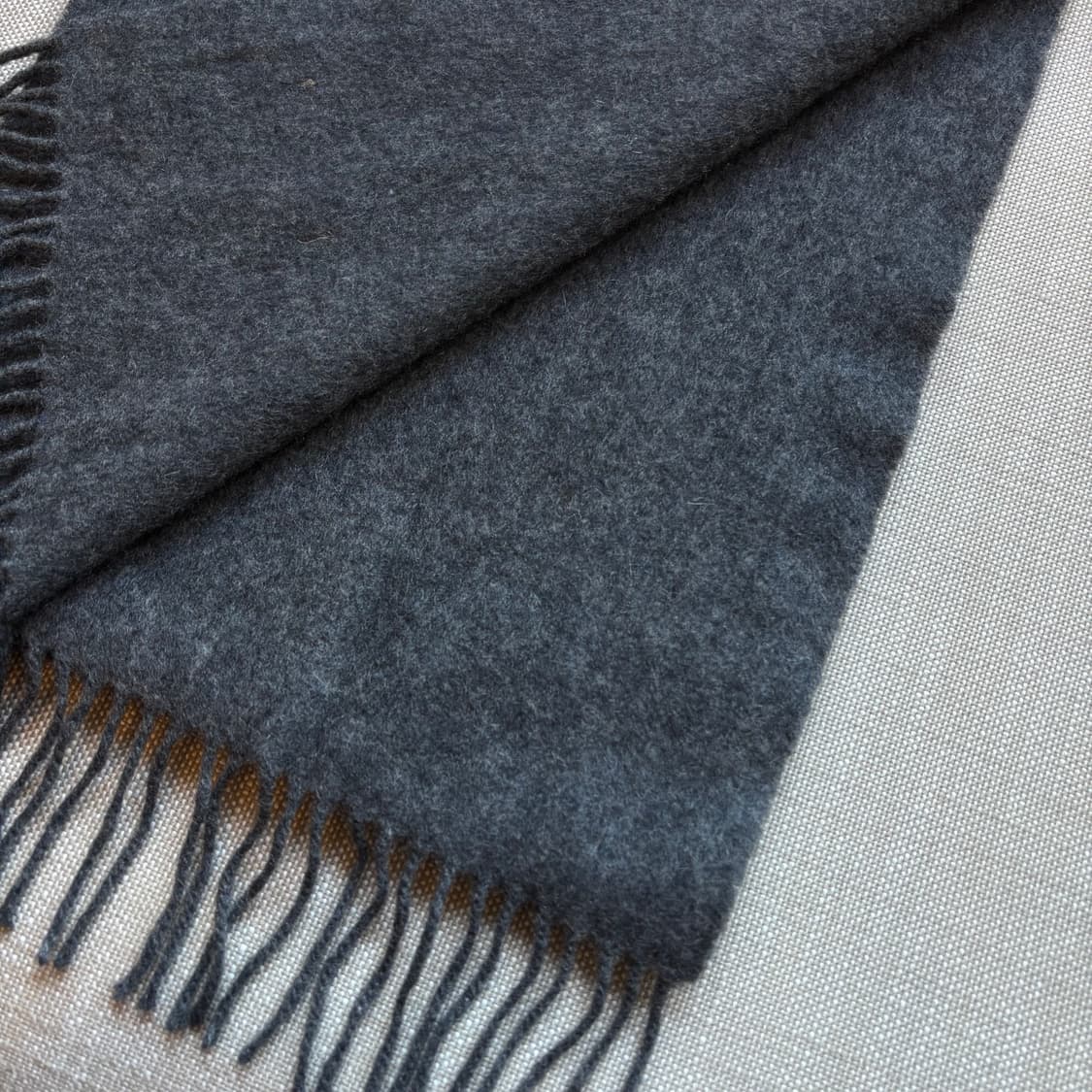 엘렘토(Elemto) 브랜드의 퓨어 캐시미어 100% 머플러 그레이 상품이미지7