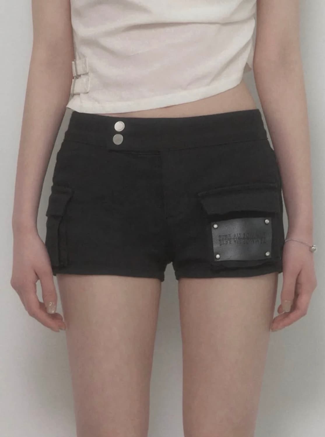 에트오소메 Leather Patch Cargo Short Pants 상품이미지1