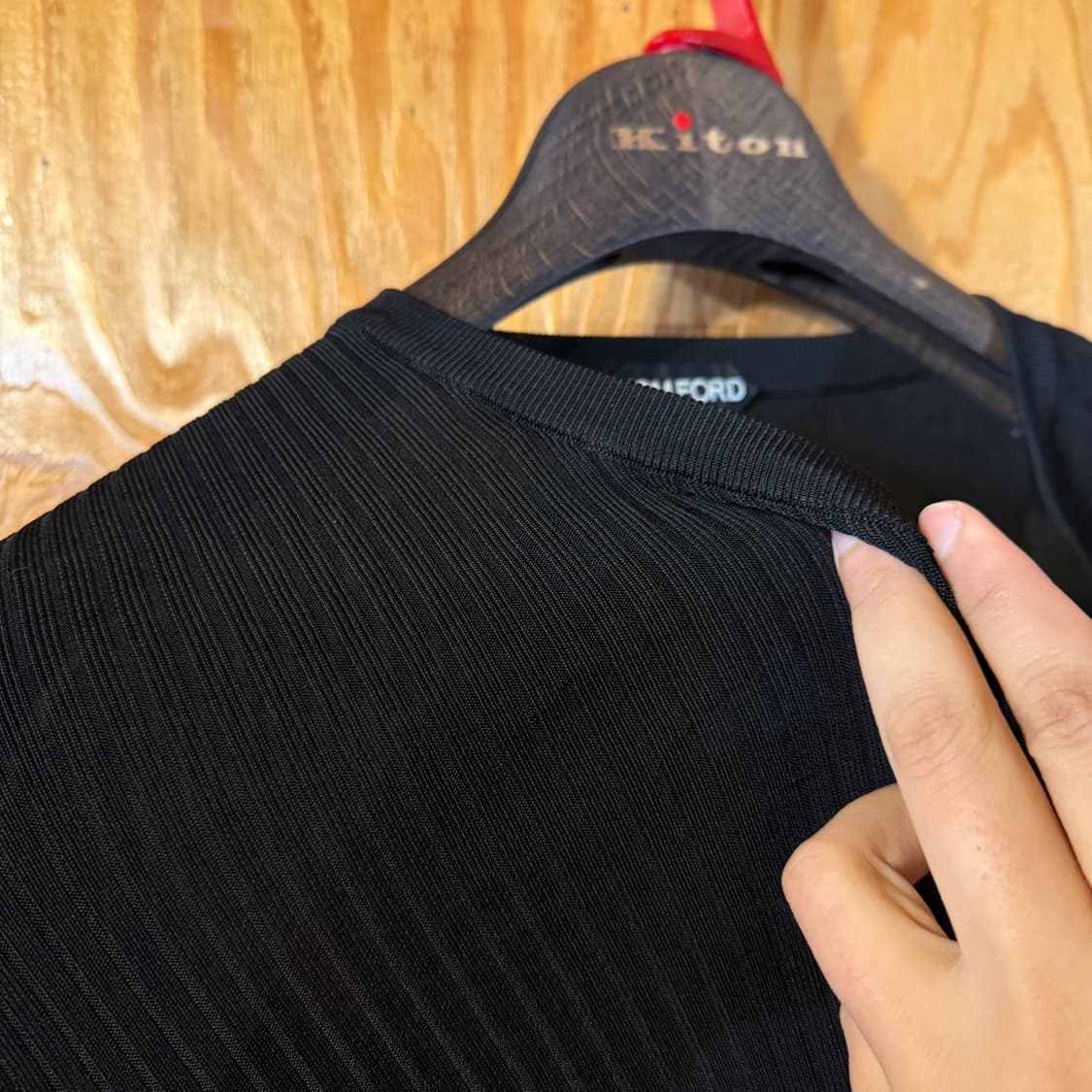 톰포드 비스코스 헨리넥 니트 셔츠 판매 합니다. 상품이미지4