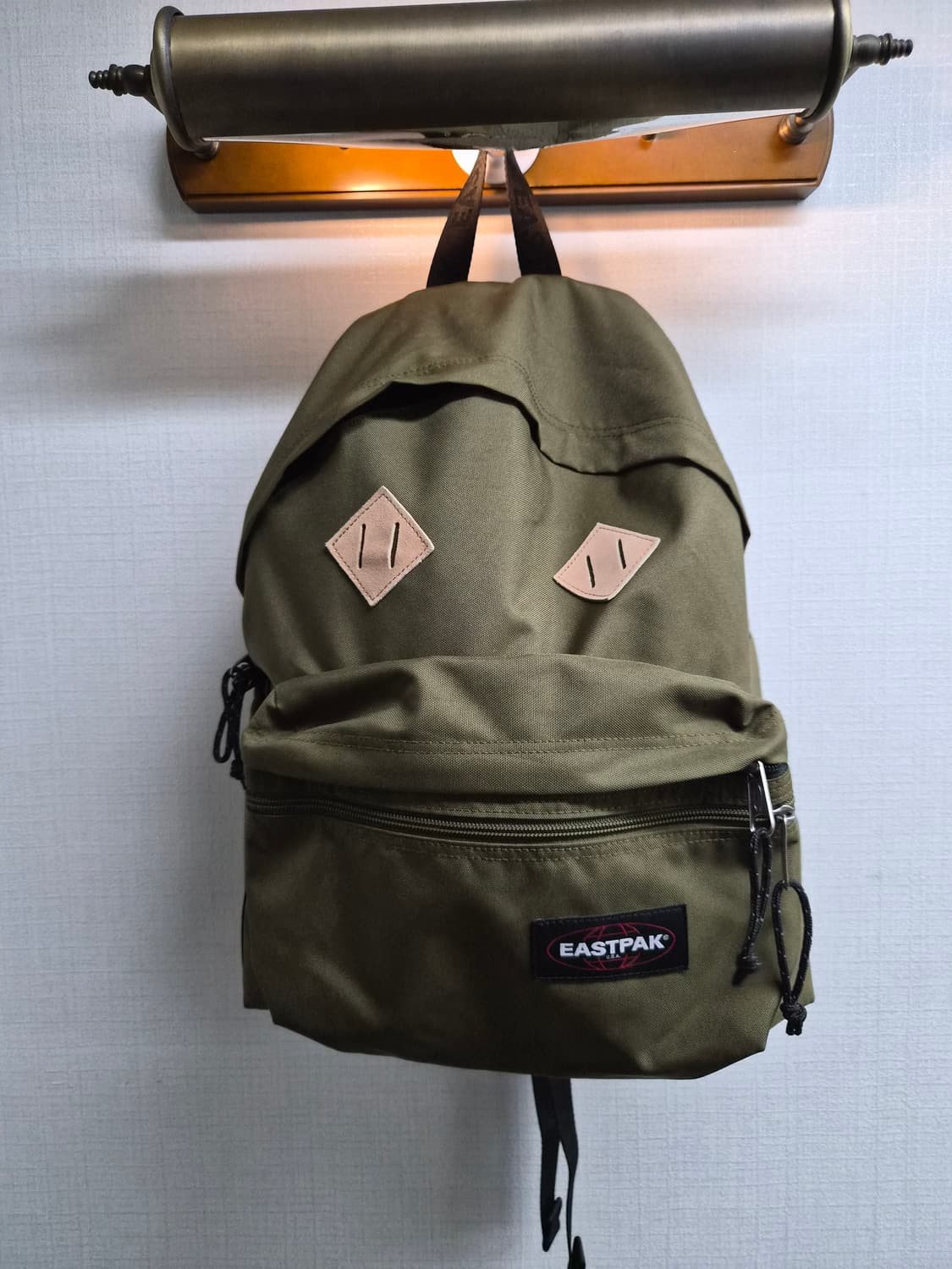 24L) EASTPAK 이스트팩 패디드 백팩 팝니다 상품이미지1
