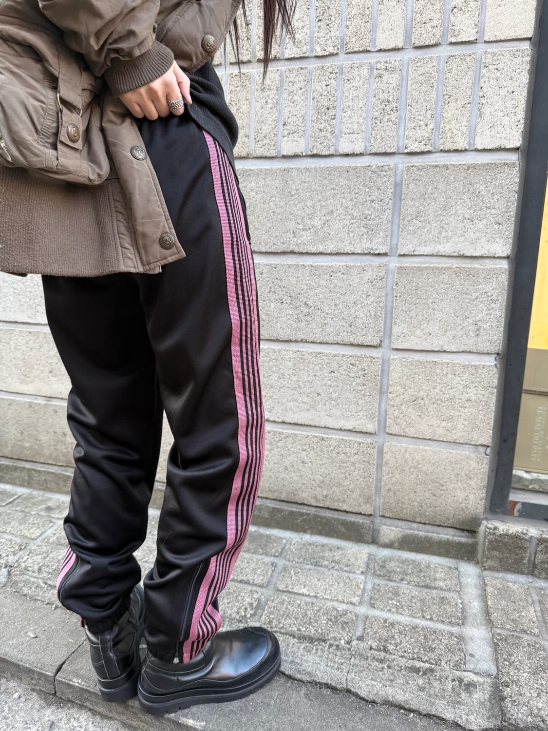 니들스 블랙&핑크 트랙 조거 팬츠 상품이미지5