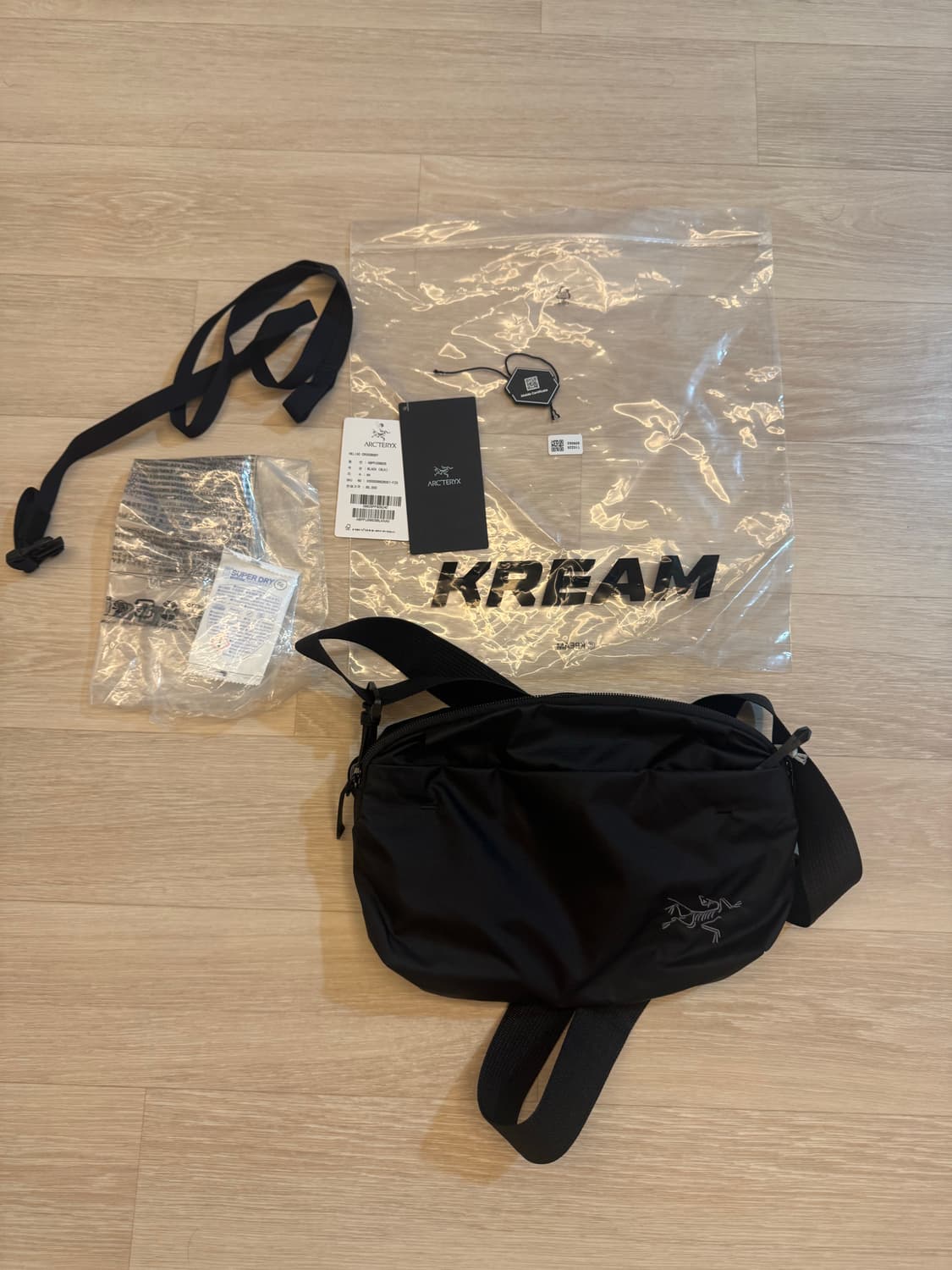 아크테릭스 헬리아드 6 크로스바디백 블랙 상품이미지2