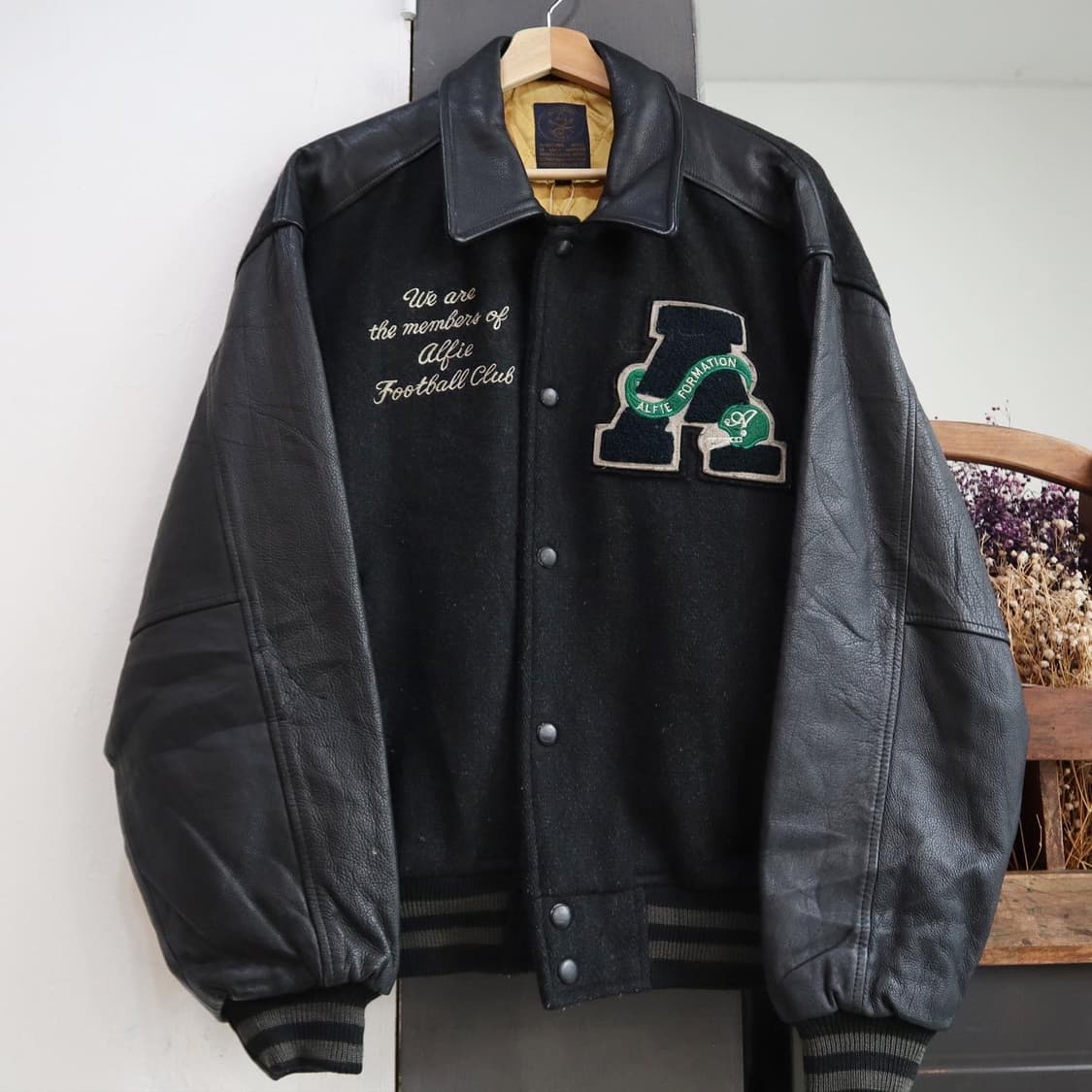 블루밍 레더 바시티 자켓 상품이미지1