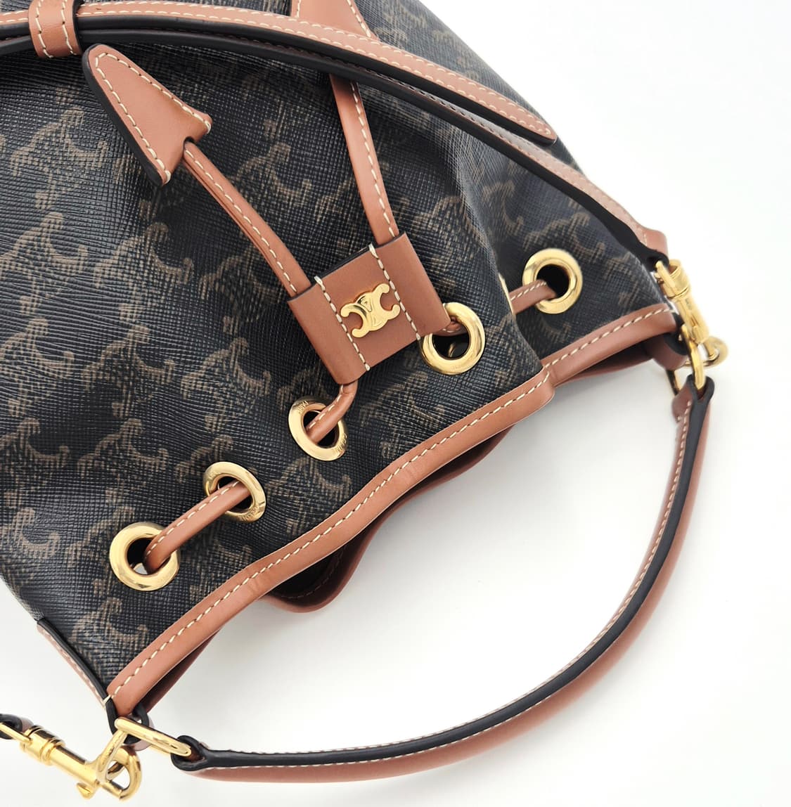 셀린느 클라라 미니 틴 트리옹프 버킷백 상품이미지5