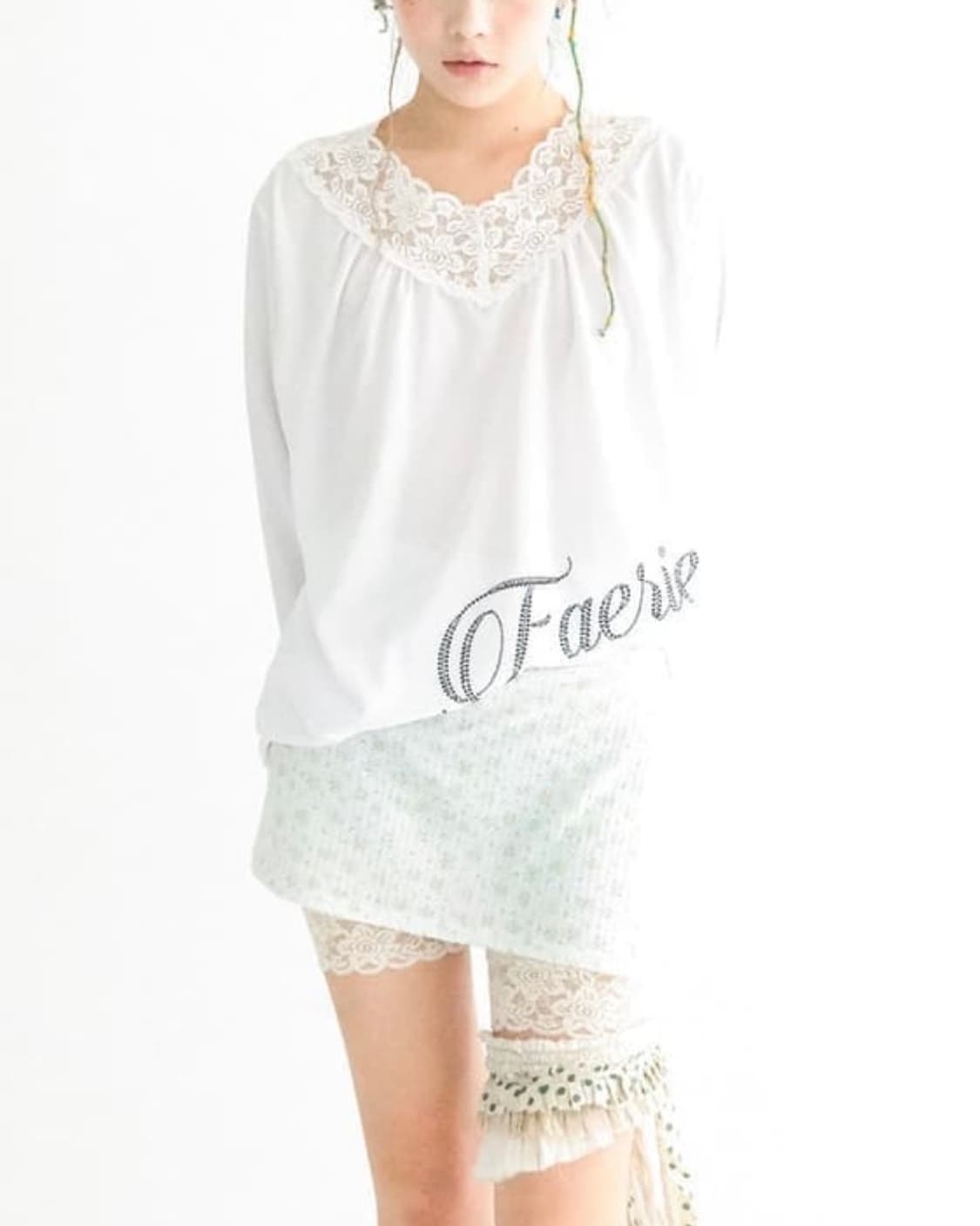 구해요) 샵페어리 레이스 브이넥 티셔츠  상품이미지2