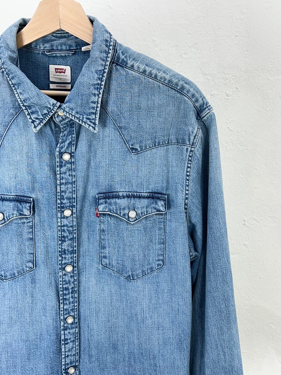 리바이스 레드탭 연청 웨스턴 스탠다드 데님 셔츠 상품이미지3