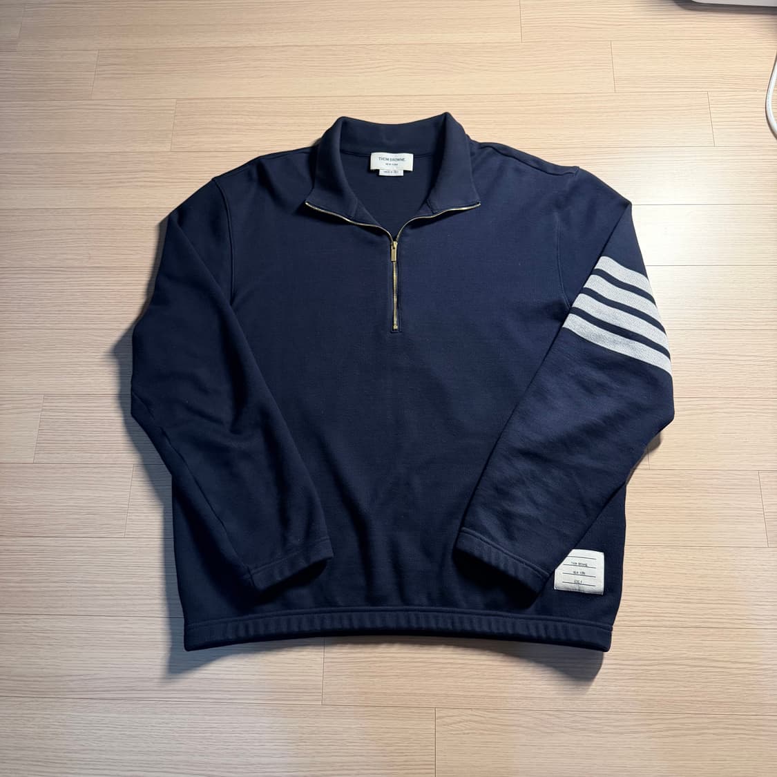 {유일매물/4size} 톰브라운 네이비 하프집업 맨투맨 4 상품이미지1