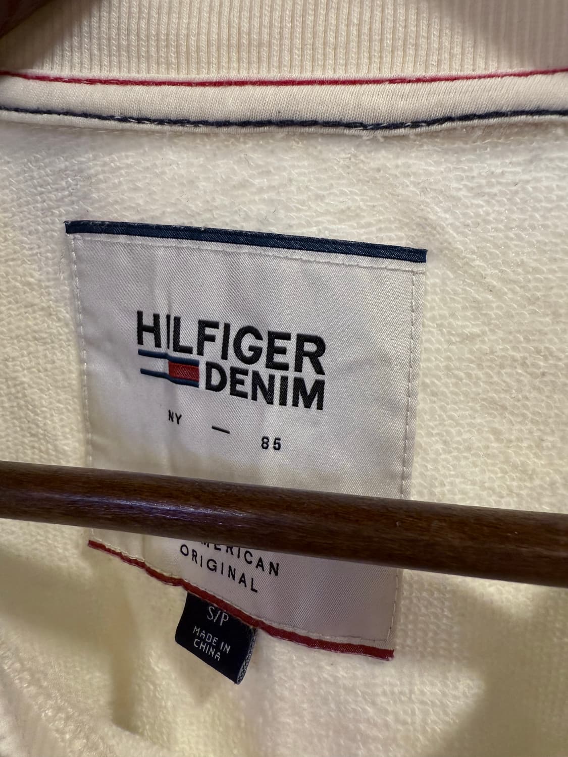 타미힐피거 데님 화이트 크롭 맨투맨 상품이미지2